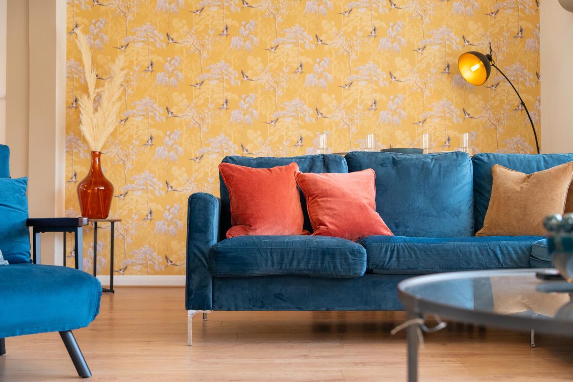 Stylish 4 Bedroom Spacious Retreat With Parking - Sleeps 10 - Families & Contractors Кэнтербари Экстерьер фото